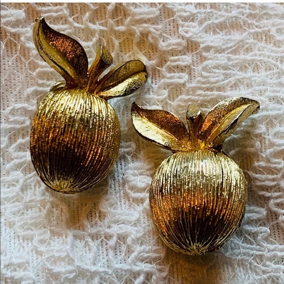 Sarah Coventry apple earrings 🍎 - Picture 4 of 4